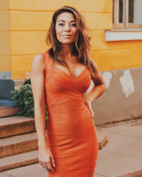 Девушка недели. Горячая финская диджей, оскорбившая весь белхоккей гимном Палау на матче «Динамо»