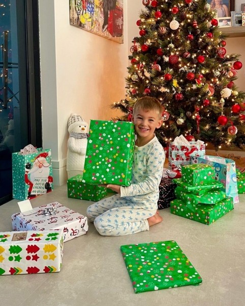 Теннис.  Виктория Азаренко опубликовала фото сына с рождественскими подарками
 