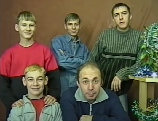 В белспорте снова вспомнили «Новый год» от «Стекловаты» – под трек в свитере флексил даже игрок НХЛ, а оригинал был поздравлением для детдома В белспорте снова вспомнили «Новый год» от «Стекловаты» – под трек в свитере флексил даже игрок НХЛ, а оригинал был поздравлением для детдома