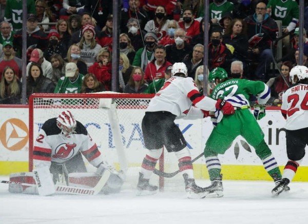 Хоккей. НХЛ. "Нью-Джерси" уступил "Каролине", Егор Шарангович без очков в четвертой игре подряд
Хоккей. НХЛ. "Нью-Джерси" уступил "Каролине", Егор Шарангович без очков в четвертой игре подряд