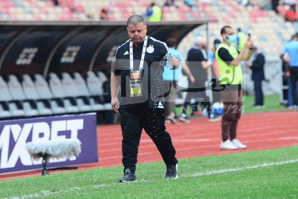 Освящению «Динамо» от функционера БПЦ далеко до самых дивных ритуалов футбола: там режут баранов, закапывают амулеты и даже мочатся посреди поля Освящению «Динамо» от функционера БПЦ далеко до самых дивных ритуалов футбола: там режут баранов, закапывают амулеты и даже мочатся посреди поля