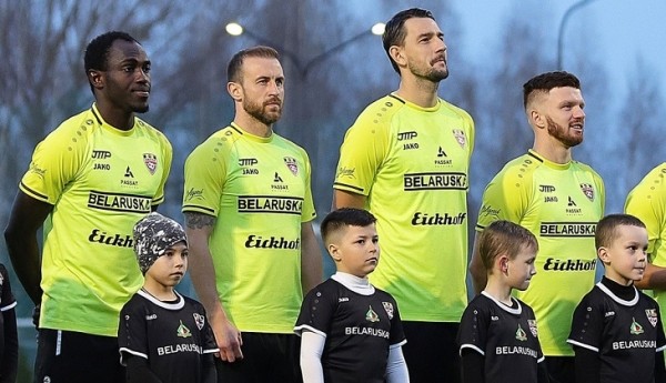 Стасевичу и Гутору надо было отказаться более, чем от 40 тысяч рублей в месяц, чтобы остаться в &laquo;Шахтере&raquo;. Из клуба они ушли, получив отступные