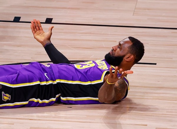 Леброн Джеймс – топ и в 37 лет, потому что любит спать по 12 часов, когда другие ходят в стрип-клубы и пишут ночью в Twitter