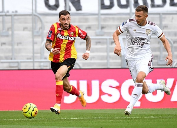 В 20 он раздавал листовки (иногда подменяла мама), в 25 был забракован брестским &laquo;Динамо&raquo;, а в 29 стал лучшим латералем Лиги 1 🤯