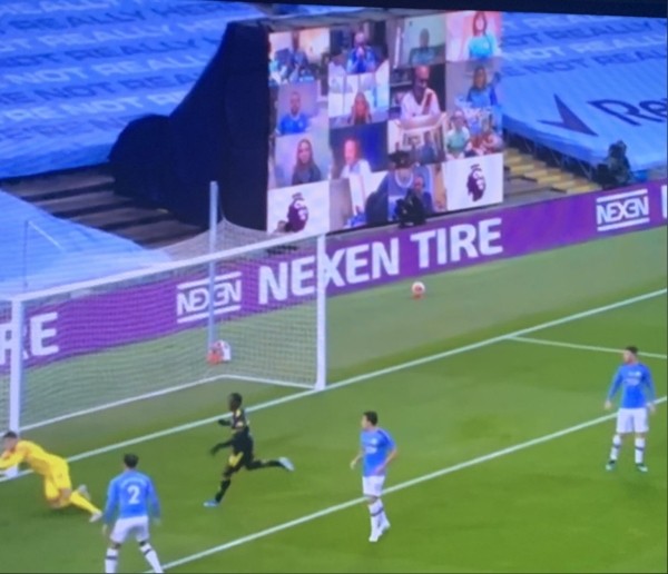 Английский комментатор случайно назвал стадион «Сити» «Пустохадом». Эта шутка очень задевает клуб – и веселит соперников Английский комментатор случайно назвал стадион «Сити» «Пустохадом». Эта шутка очень задевает клуб – и веселит соперников