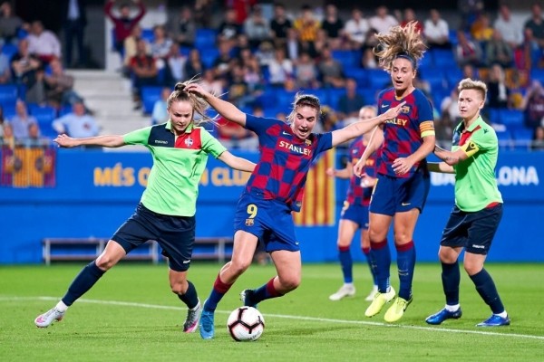 В УЕФА уверены, что АБФФ развивает женский футбол – на деле в боссах былой (?) сексист, сборные топчутся на месте, а в ЧБ дикое расслоение (лидеры набили 200 мячей)