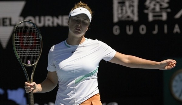 Теннис.  Виктория Азаренко, разгромив Элину Свитолину, вышла в 1/8 финала "Australian Open"
 