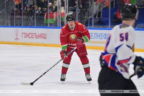 Хоккейная команда Президента победила сборную Могилевской области в матче любительского турнира