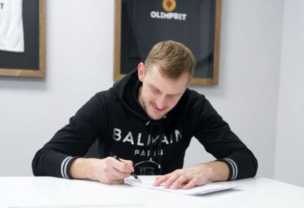 Футбол.  Денис Лаптев стал игроком московского "Торпедо"
 