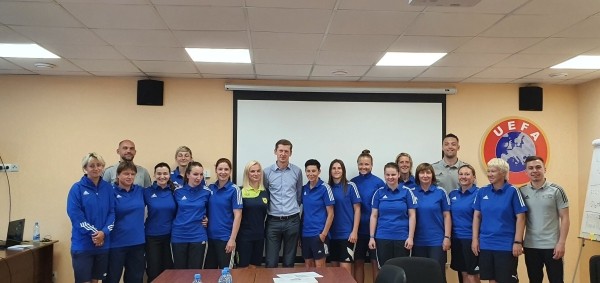 В УЕФА уверены, что АБФФ развивает женский футбол – на деле в боссах былой (?) сексист, сборные топчутся на месте, а в ЧБ дикое расслоение (лидеры набили 200 мячей)