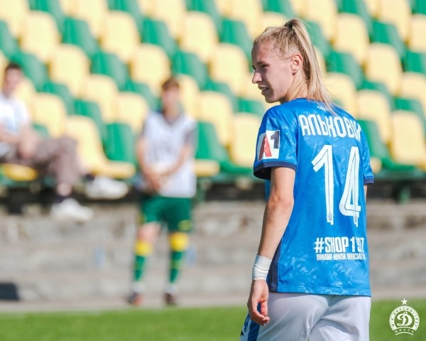 Если футболисты из чемпионата Беларуси уезжают непонятно куда, то футболистки &ndash; в Испанию, Италию, Турцию (трансферы звучат ну очень мощно)