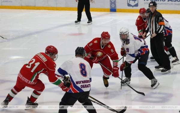 Хоккейная команда Президента победила сборную Могилевской области в матче любительского турнира