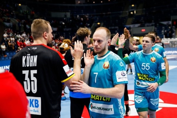 Шевцов должен уйти, перед Польшей, кажется, случилось нечто, ситуация в стране давит. Почему сборная Беларуси завалила Евро Шевцов должен уйти, перед Польшей, кажется, случилось нечто, ситуация в стране давит. Почему сборная Беларуси завалила Евро