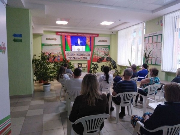 Лукашенко выступил для своего народа: Базанов с Богдановичем пели госгимн, Ковальчук разминал глаза, а Капский спустя год получил-таки заряд энергии