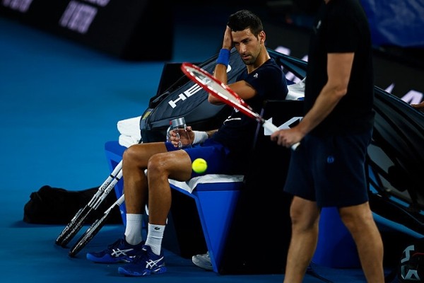 Джокович проиграл суд и уезжает из Австралии. Его признали антиваксером, угрозой порядку и могут не пустить обратно еще 3 года