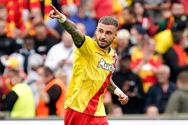 В 20 он раздавал листовки (иногда подменяла мама), в 25 был забракован брестским &laquo;Динамо&raquo;, а в 29 стал лучшим латералем Лиги 1 🤯