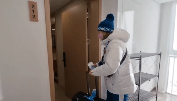 Беларусские биатлонисты долетели до Китая: в номере Алимбековой возникла вторая кровать, были перебои с отоплением, на трассе холодно и сложно стрелять Беларусские биатлонисты долетели до Китая: в номере Алимбековой возникла вторая кровать, были перебои с отоплением, на трассе холодно и сложно стрелять