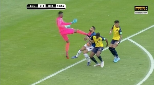 Алиссону дали 2 красные за матч, но ни разу не удалили! ВАР отменил обе