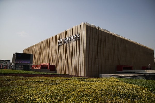 Как выглядят арены Олимпиады-2022? Трасса в ущелье, трамплин на крыше сталелитейного завода, дворец из фильма «Форрест Гамп» Как выглядят арены Олимпиады-2022? Трасса в ущелье, трамплин на крыше сталелитейного завода, дворец из фильма «Форрест Гамп»