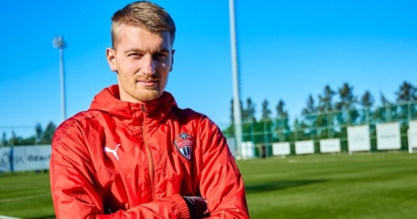 Футбол.  "Химки" арендовали Захара Волкова
 