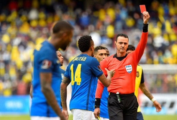 Алиссону дали 2 красные за матч, но ни разу не удалили! ВАР отменил обе