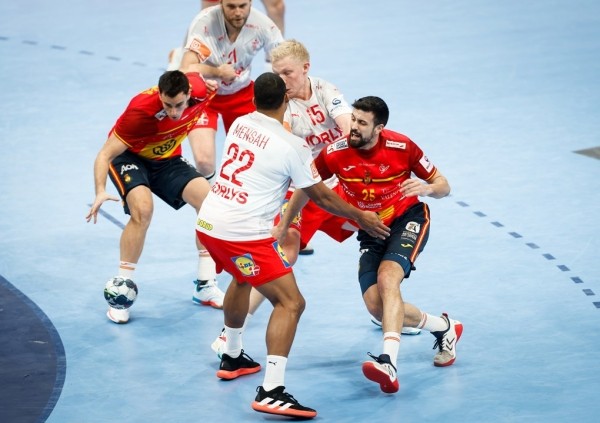 Гандбол.  ЧЕ-2022. Сборная Испании взяла верх над датчанами и четвертый раз кряду вышла в финал, Алейкс Гомес забросил 11 мячей
 