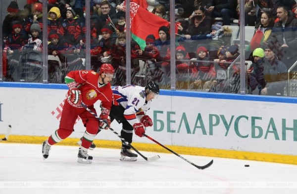 Хоккейная команда Президента победила сборную Могилевской области в матче любительского турнира