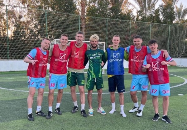 Министр Ковальчук – революционер в мировом футболе. Получается, что никто не понимает, как готовиться к сезону, а он – понимает!