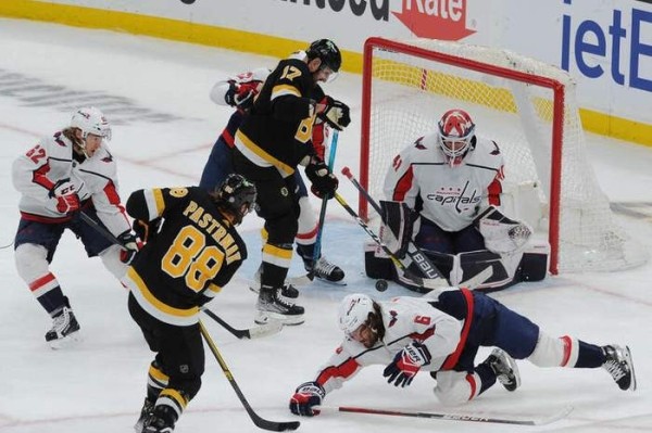 Хоккей.  НХЛ. Алексей Протас провел матч, в котором "Вашингтон" на последней минуте уступил "Бостону"
&nbsp;&nbsp;
