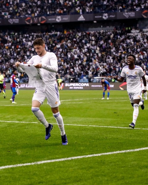 Футбол.  "Реал" одолел "Барселону" в полуфинале Суперкубка Испании
 