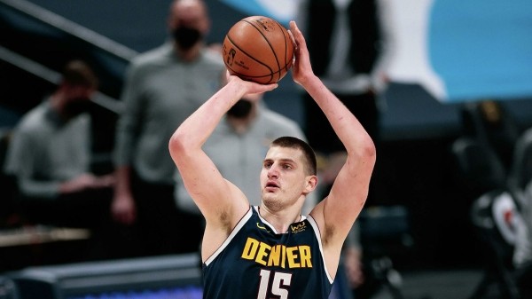 Баскетбол.  Баскетболисты Йокич и Янг стали лучшими игроками недели в НБА
 