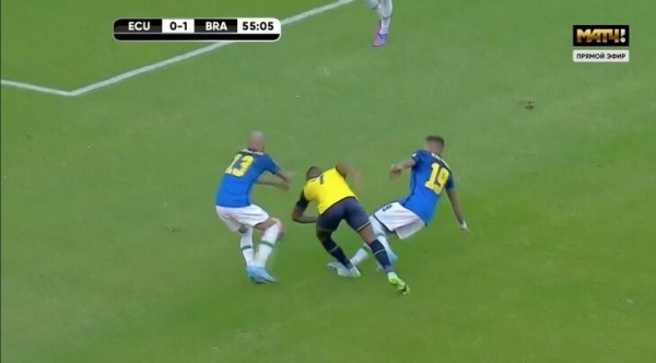 Алиссону дали 2 красные за матч, но ни разу не удалили! ВАР отменил обе