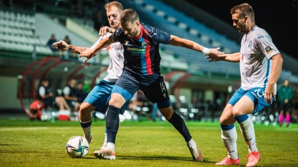 Директор без рвения выбивал подписи за Лукашенко и был уволен, долг перед Хачериди висит, еврокубки спасли от еще больших проблем. Как живет «Динамо» Брест Директор без рвения выбивал подписи за Лукашенко и был уволен, долг перед Хачериди висит, еврокубки спасли от еще больших проблем. Как живет «Динамо» Брест