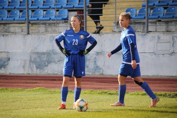 В УЕФА уверены, что АБФФ развивает женский футбол – на деле в боссах былой (?) сексист, сборные топчутся на месте, а в ЧБ дикое расслоение (лидеры набили 200 мячей)