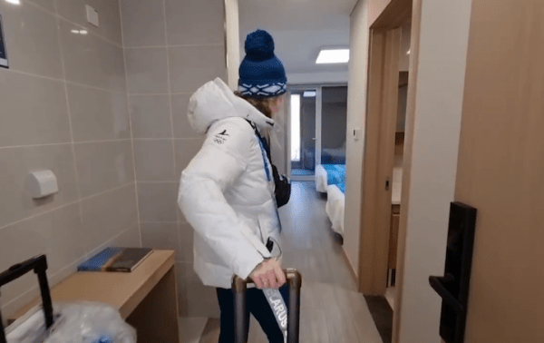 Беларусские биатлонисты долетели до Китая: в номере Алимбековой возникла вторая кровать, были перебои с отоплением, на трассе холодно и сложно стрелять Беларусские биатлонисты долетели до Китая: в номере Алимбековой возникла вторая кровать, были перебои с отоплением, на трассе холодно и сложно стрелять