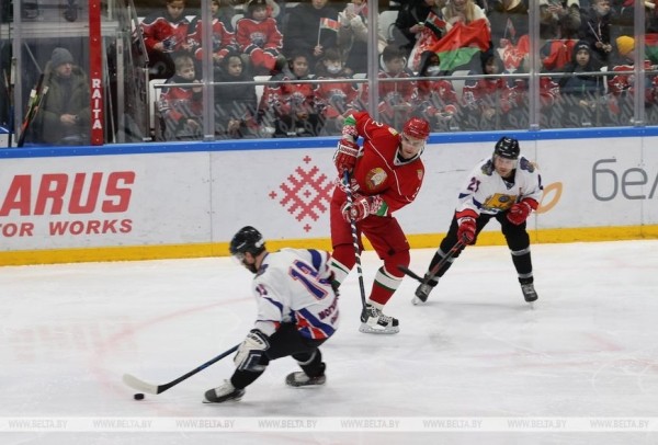 Хоккейная команда Президента победила сборную Могилевской области в матче любительского турнира