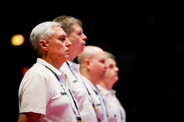 Шевцов должен уйти, перед Польшей, кажется, случилось нечто, ситуация в стране давит. Почему сборная Беларуси завалила Евро Шевцов должен уйти, перед Польшей, кажется, случилось нечто, ситуация в стране давит. Почему сборная Беларуси завалила Евро