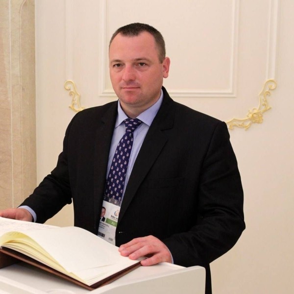 Закончил университет, где учился Лукашенко, попал под раздачу вместо министра спорта, вернул в «Раубичи» ЧЕ по биатлону. Кто стал шефом Беларуси на ОИ-2022