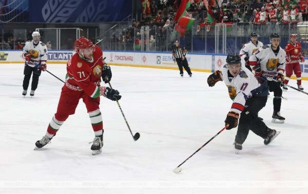 Хоккейная команда Президента победила сборную Могилевской области в матче любительского турнира