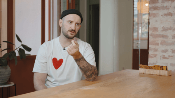 Рыдал в Стамбуле, тихари за границей, готов убить за кофе в Минске. Друг Ивулина и лучший интервьер Беларуси рассказал Дудю о вынужденной эмиграции