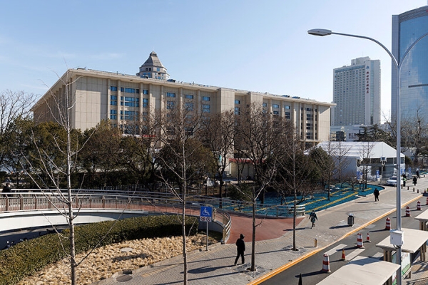 Как выглядят арены Олимпиады-2022? Трасса в ущелье, трамплин на крыше сталелитейного завода, дворец из фильма «Форрест Гамп» Как выглядят арены Олимпиады-2022? Трасса в ущелье, трамплин на крыше сталелитейного завода, дворец из фильма «Форрест Гамп»