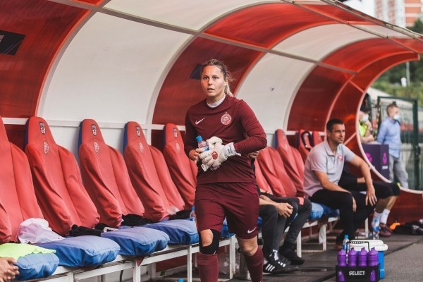 Если футболисты из чемпионата Беларуси уезжают непонятно куда, то футболистки &ndash; в Испанию, Италию, Турцию (трансферы звучат ну очень мощно)