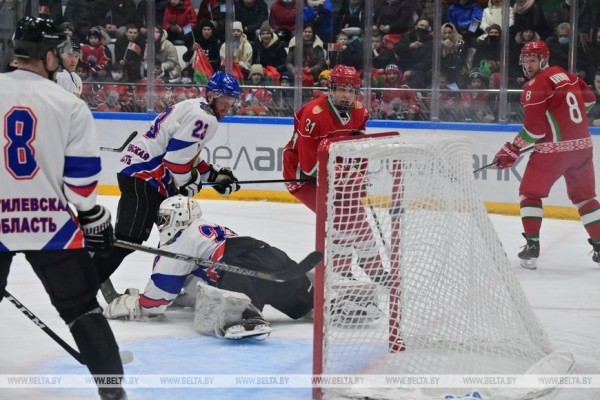 Хоккейная команда Президента победила сборную Могилевской области в матче любительского турнира