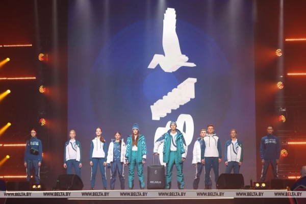 Мало кто знает, как будут выглядеть беларусы на аренах Пекина – свои комбинезоны показали только конькобежцы