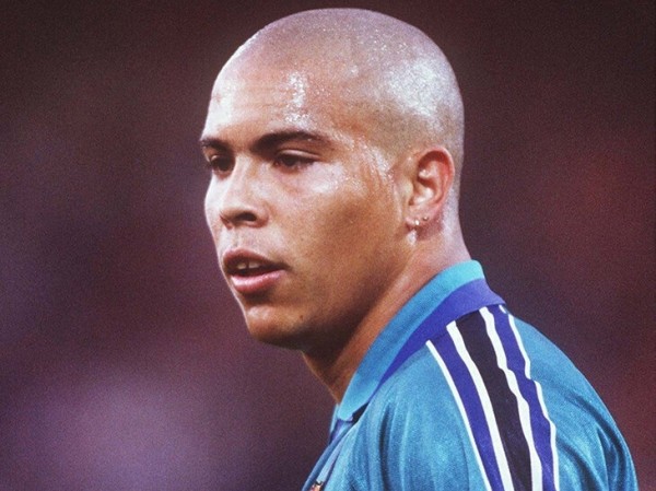 «Роналдо не хотел менять клуб». Политика и агенты погубили «Барсу» Бобби Робсона «Роналдо не хотел менять клуб». Политика и агенты погубили «Барсу» Бобби Робсона