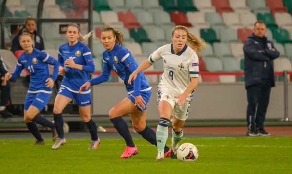 В УЕФА уверены, что АБФФ развивает женский футбол – на деле в боссах былой (?) сексист, сборные топчутся на месте, а в ЧБ дикое расслоение (лидеры набили 200 мячей)