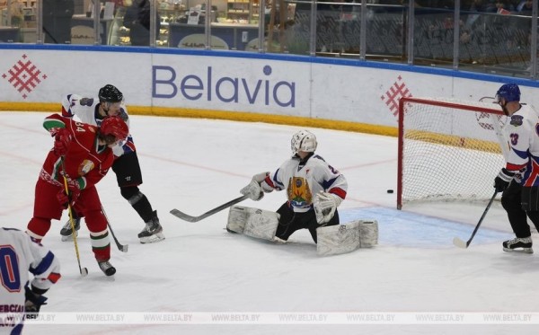 Хоккейная команда Президента победила сборную Могилевской области в матче любительского турнира