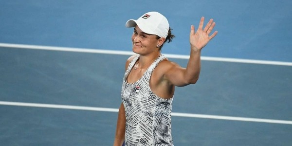 Теннис.  Эшли Барти выиграла "Australian Open"-2022, не отдав ни сета. Для карьерного шлема ей осталось взять "US Open"
 