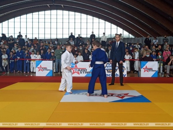 Более 400 юных дзюдоистов выступают на турнире в "Стайках"