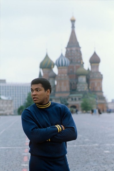 Мохаммед Али был в восторге от СССР: очаровывался советскими людьми и кухней, а подарок от Брежнева называл лучшим в жизни Мохаммед Али был в восторге от СССР: очаровывался советскими людьми и кухней, а подарок от Брежнева называл лучшим в жизни